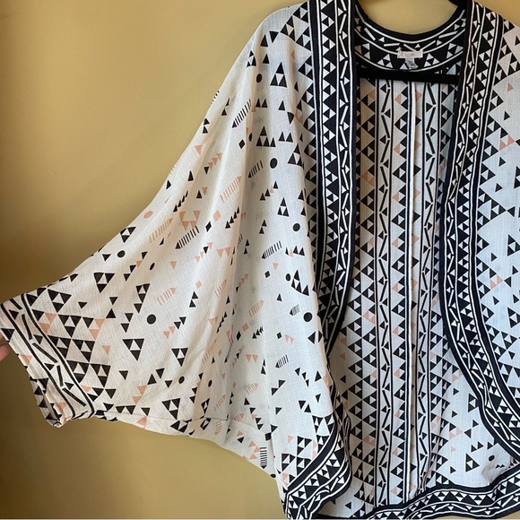 Urban Outfitters Ecote Geometric Patterned Batwing Style Kimono - Size M/L - Picture 2 of 11